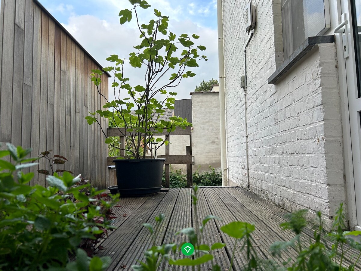 Prachtige rijwoning met 4 slaapkamers, stadstuintje en dakterras in Sportstraat, Gent 