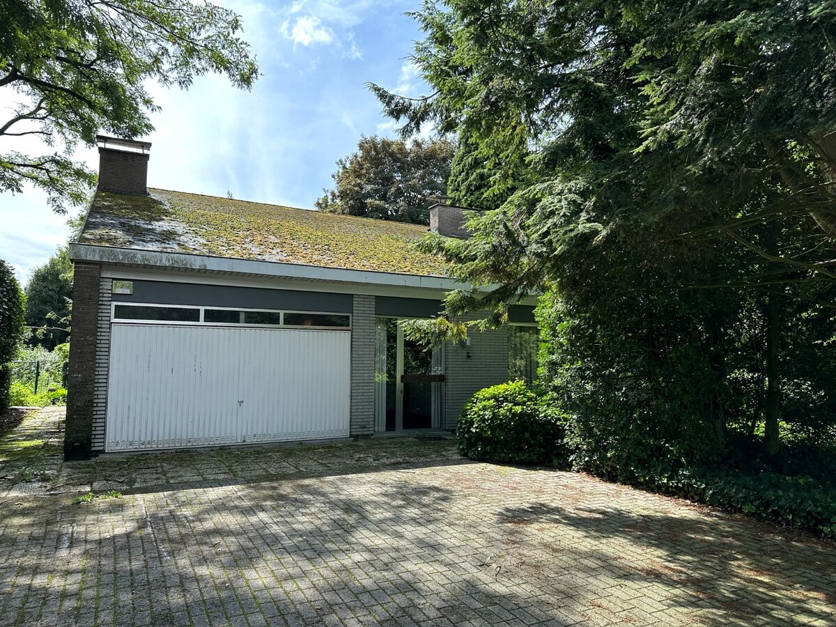 Ruime te renoveren woning met 5 slaapkamers op 1.250 m&#178; 