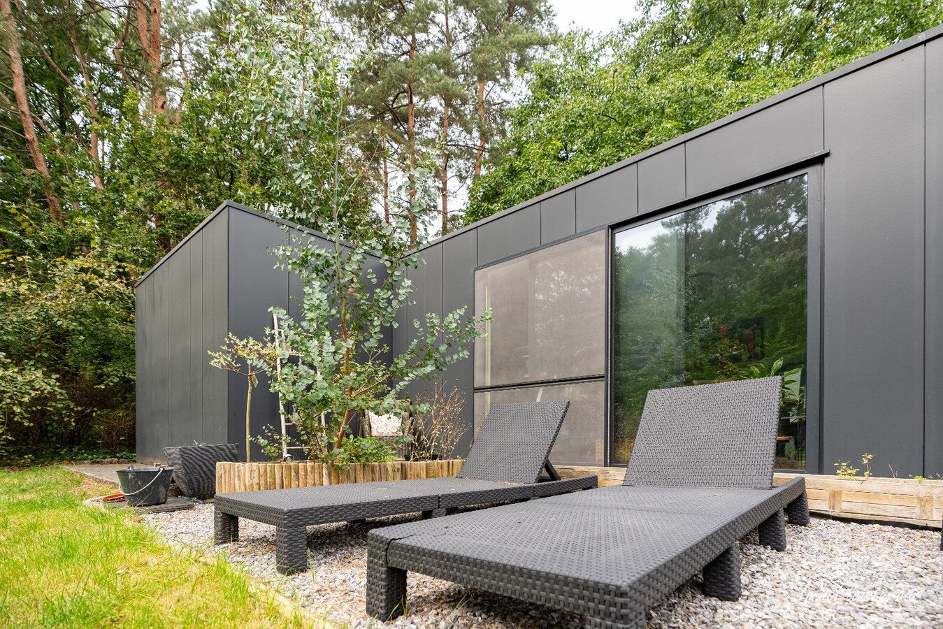 Ready-to-move-in house in a wooded area on approximately 24a in Keerbergen. 