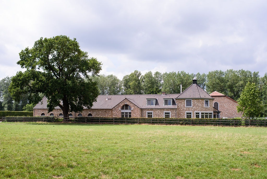 Exclusive domain with indoor arena on approximately 20ha in Meeuwen-Gruitrode 