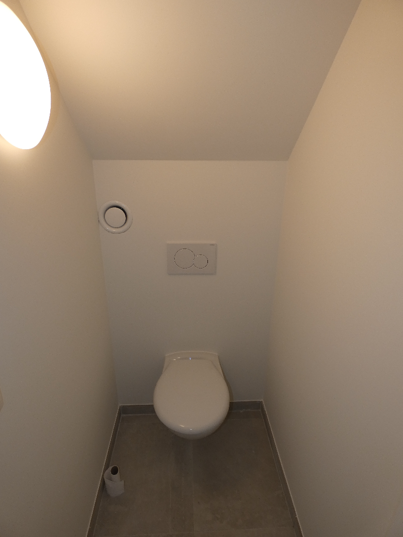 Apart toilet 1e verdieping