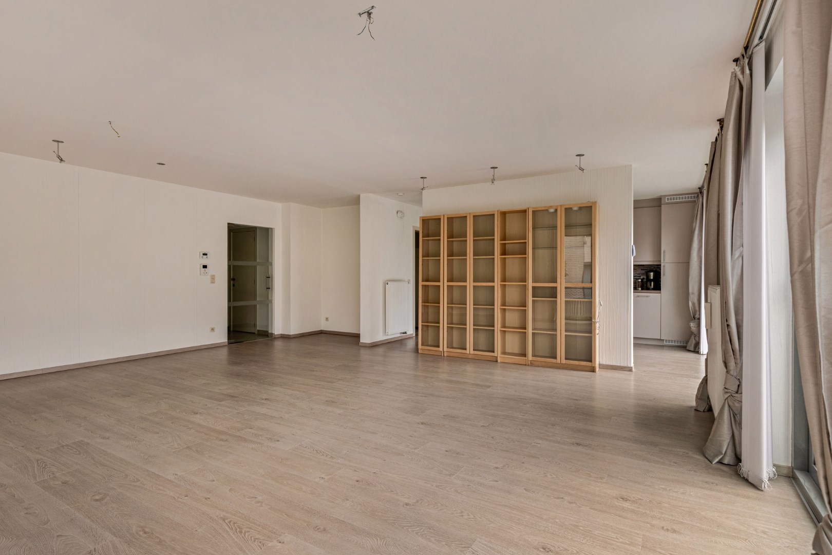 Ideaal gelegen gelijkvloers appartement met 3 slaapkamers in verkeersvrije straat - EPC 133 kWh/m&#178; - bewoonbare opp. 127 m&#178; 