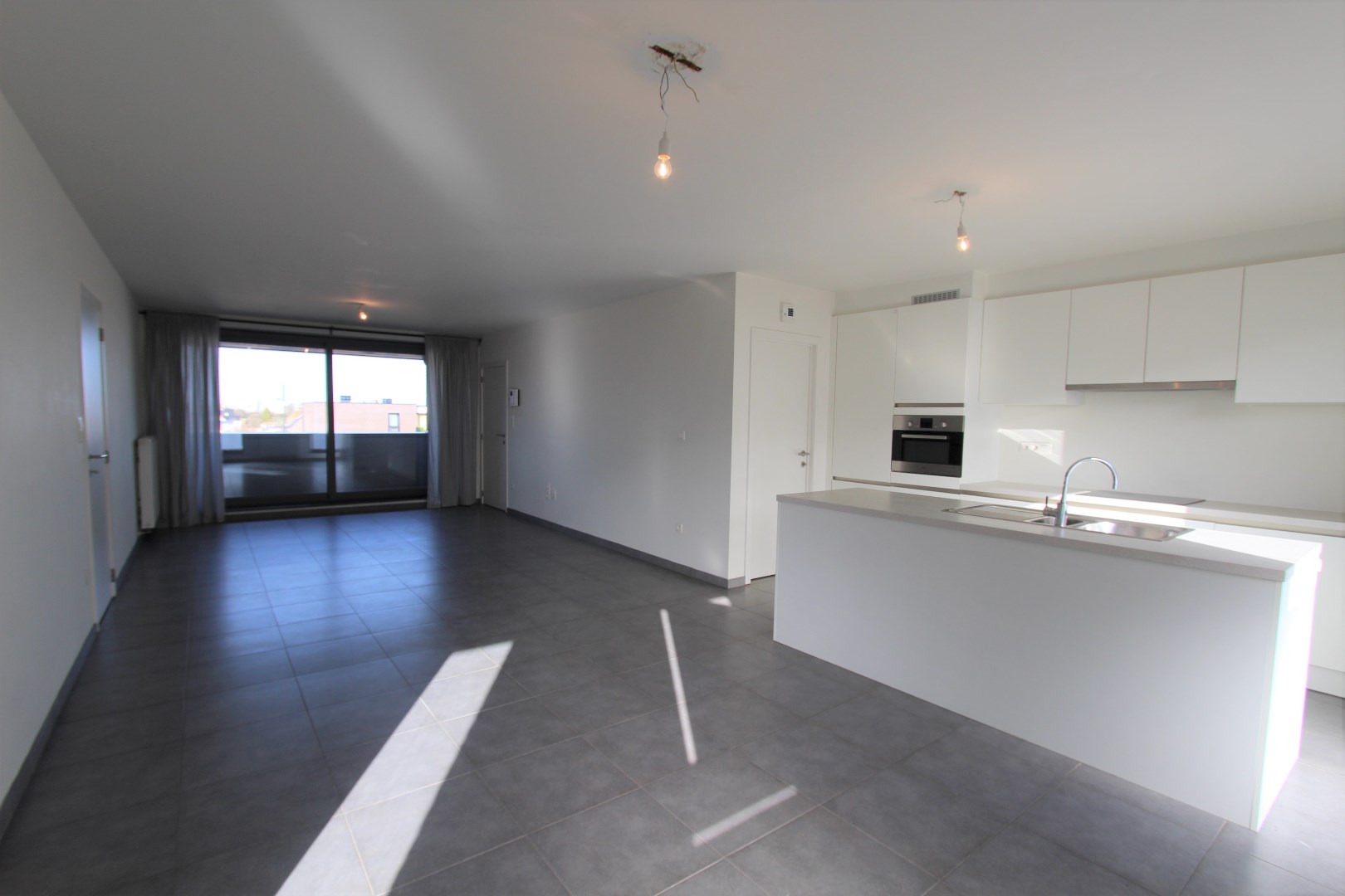 MODERN APPARTEMENT MET 2 TERRASSEN EN GARAGE 