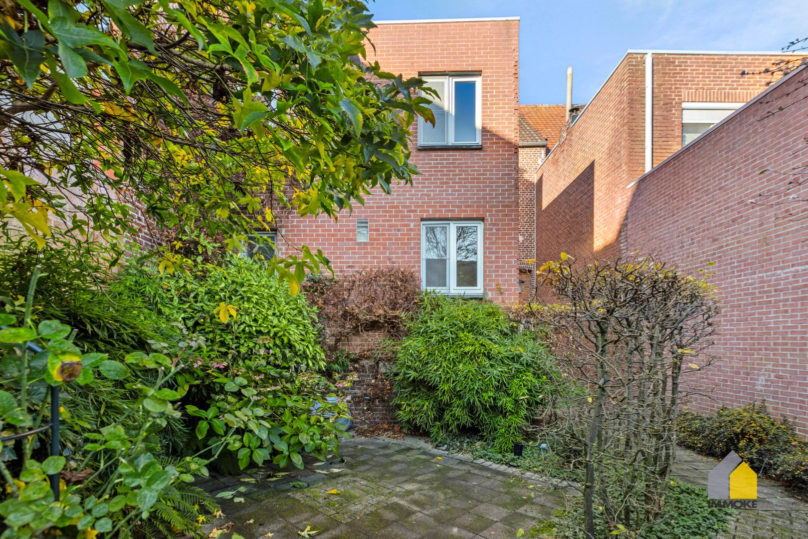 Gelijkvloers appartement (89 m&#178;) met 2 slaapkamers, stadstuintje en kelderberging. 