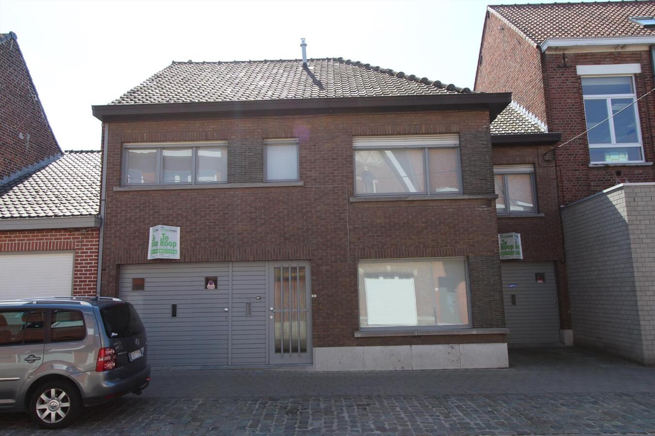 Woning met 4 slaapkamers en 2 garages te Roeselare 