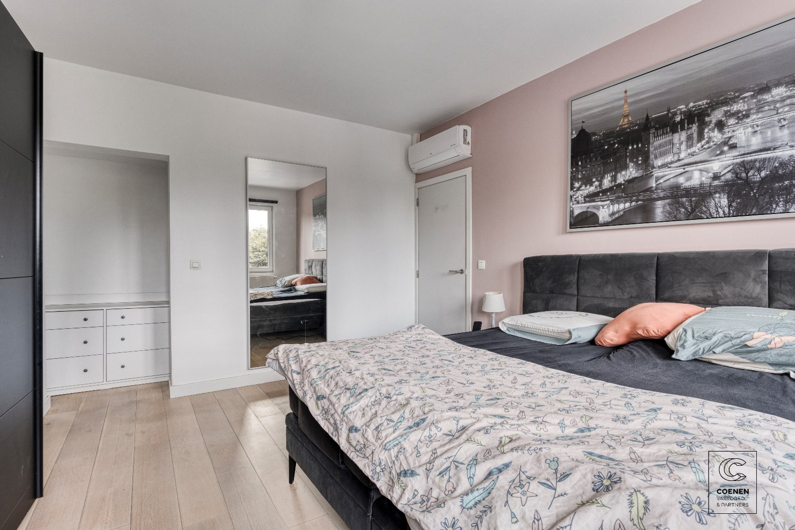 Prachtige woning van 200 m&#178; met vier slaapkamers op een uitstekende locatie te Schoten! 