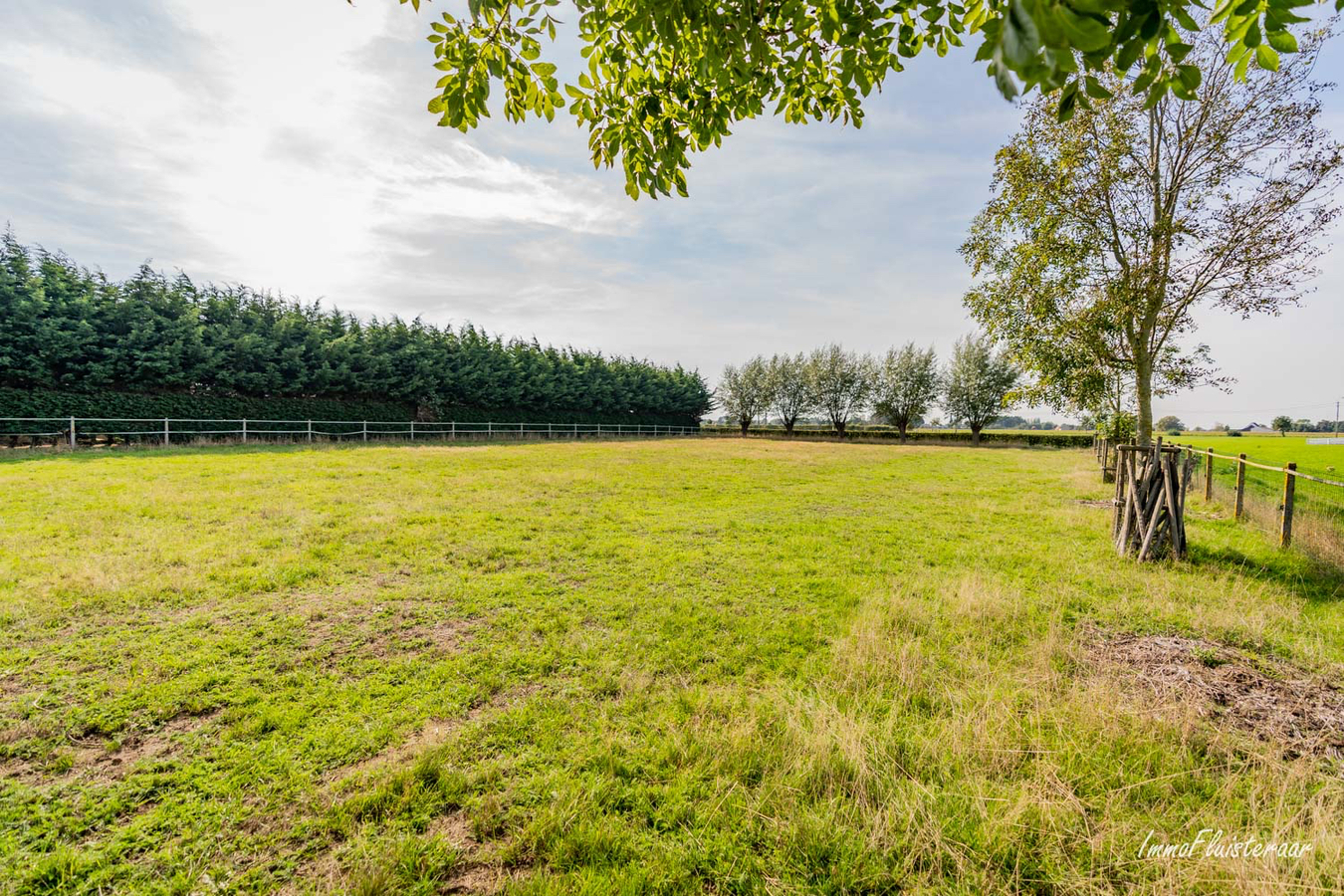 Landbouwwoning met stalling, loods en gronden op ca. 4,9 ha te Ichtegem 