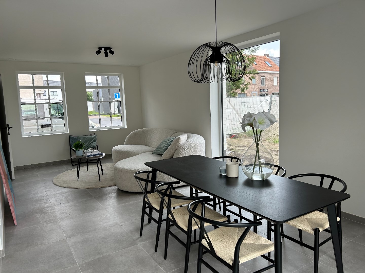 Stijlvolle en ruime nieuwbouwwoning met garage en tuin op 555 m&#178; 