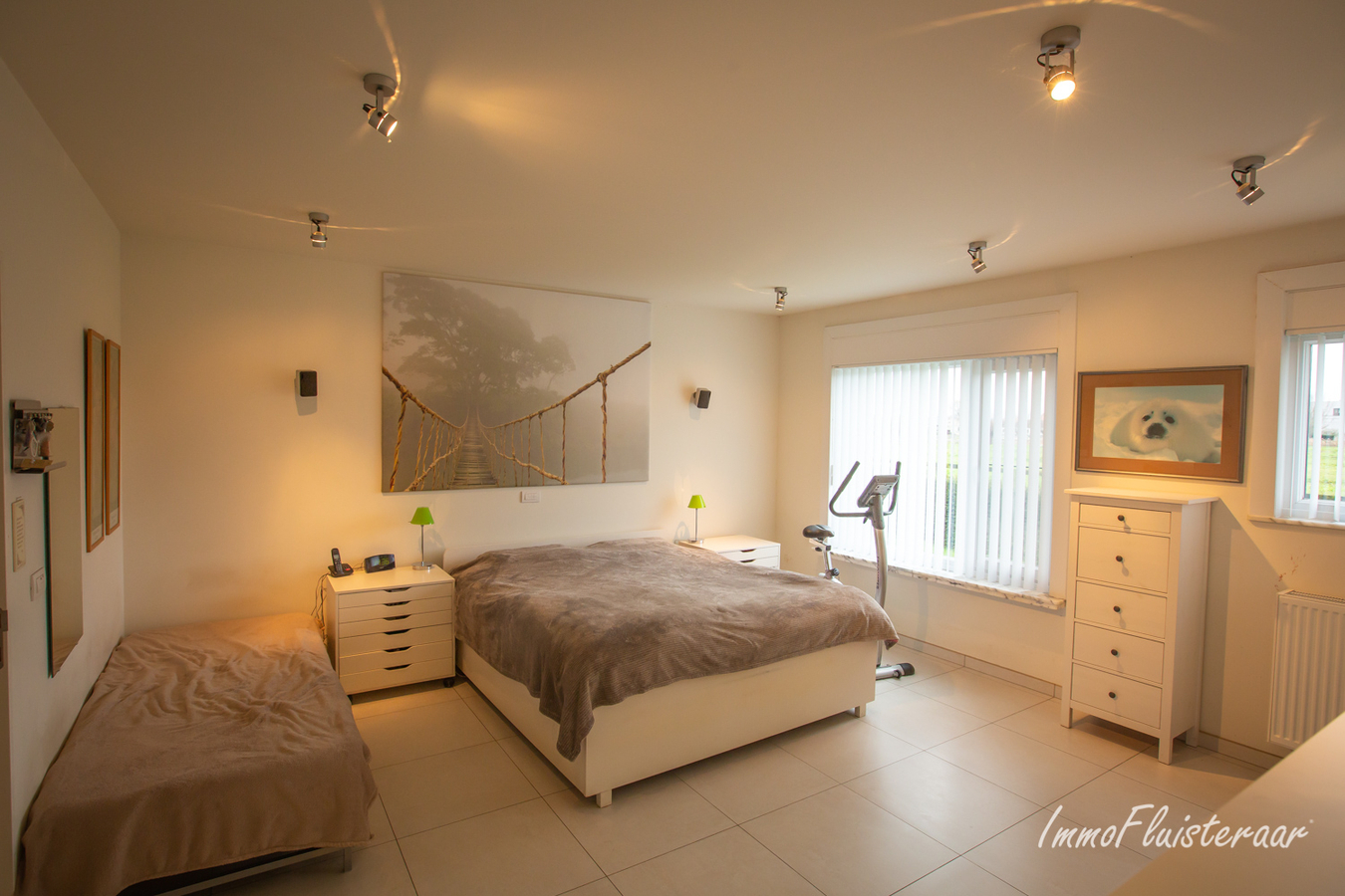 Instapklare moderne bungalowwoning met loods en aanpalende weilanden op 6929m&#178;. 