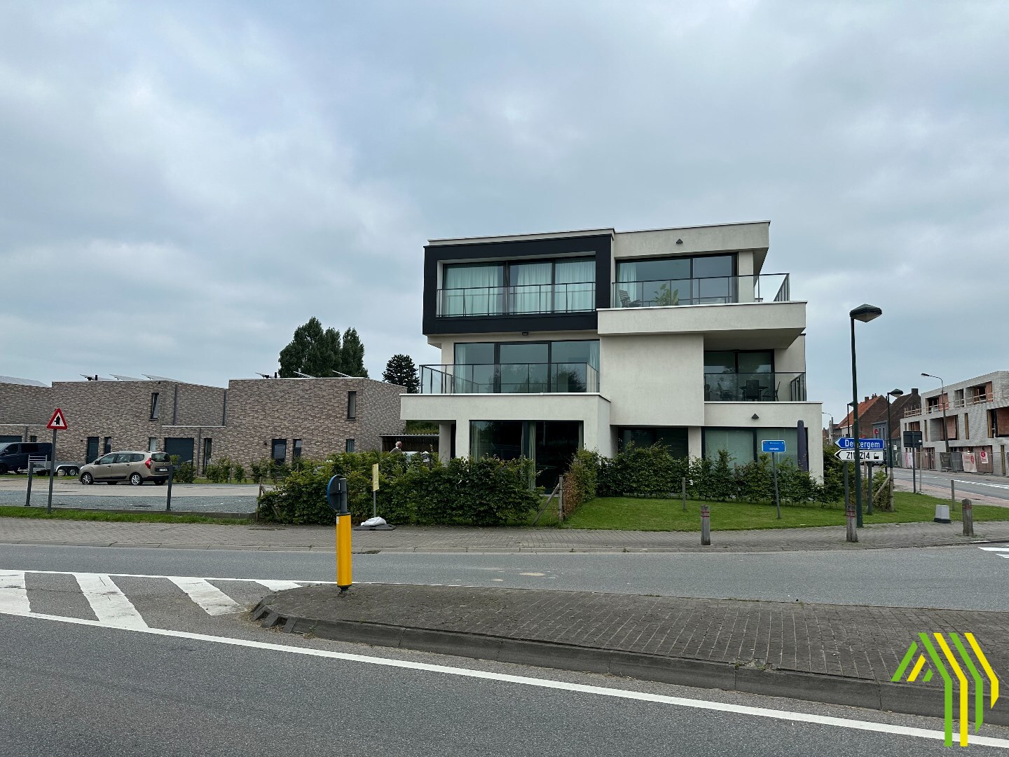 Appartement met twee terrassen en autostaanplaats te Wielsbeke 