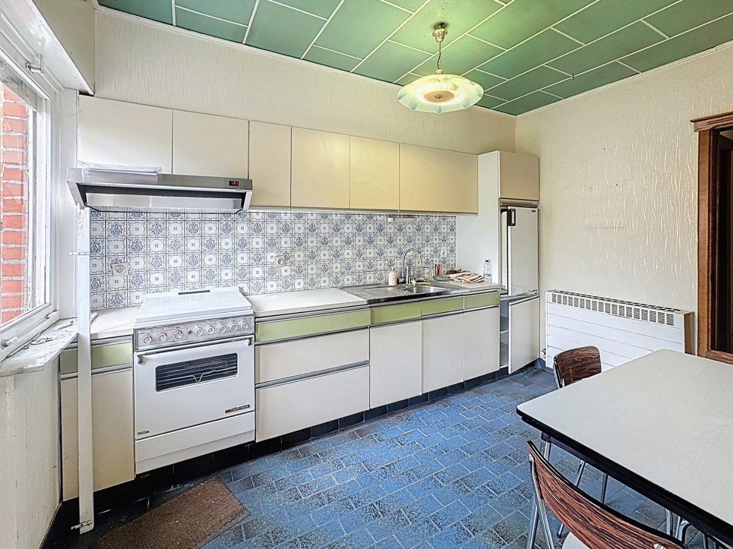 Te renoveren woning op afgesloten perceel van 936m&#178; 