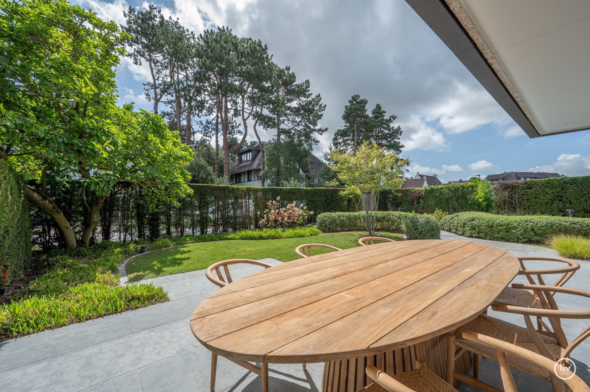 Magnifiek tuinappartement met zonovergoten tuin in het hart van het Zoute. 