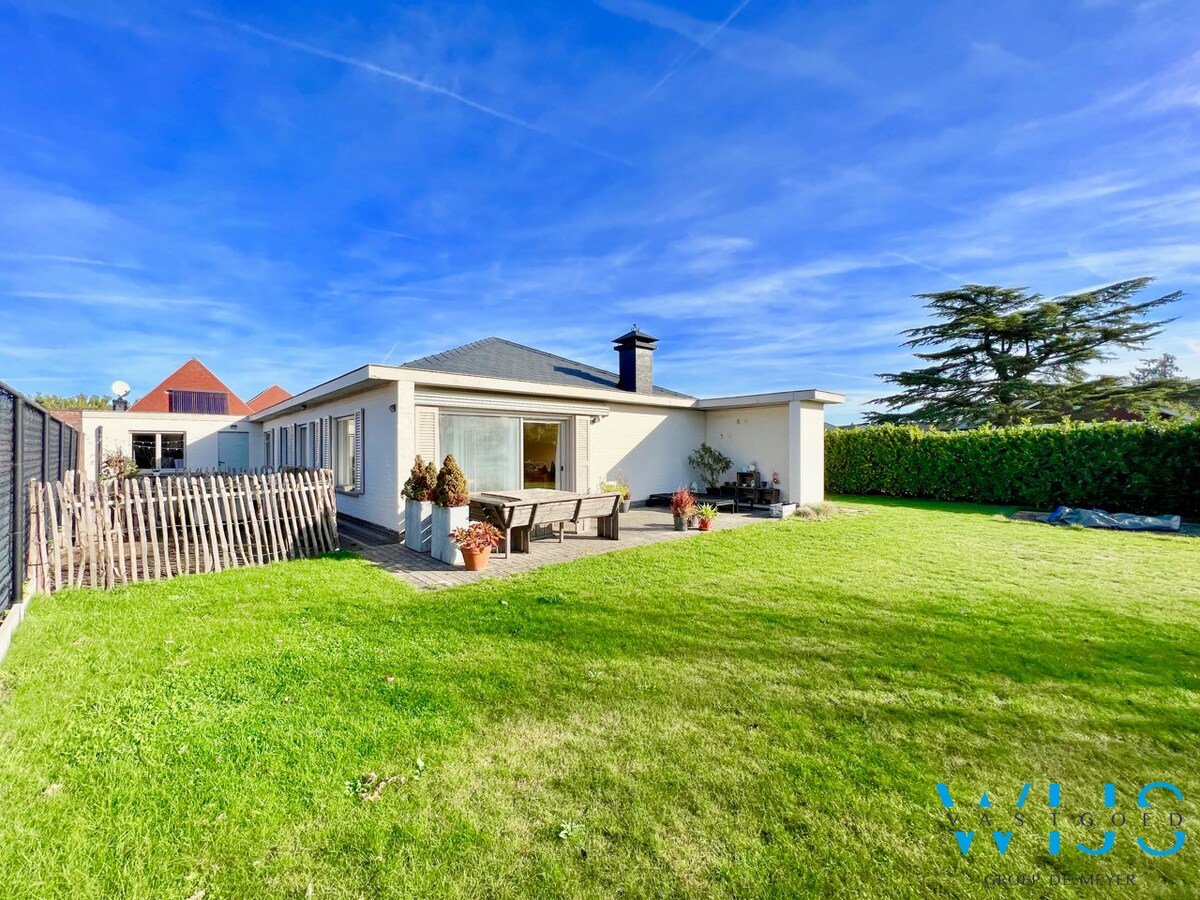 Ruime bungalow in een rustige woonwijk te Lovendegem ! 