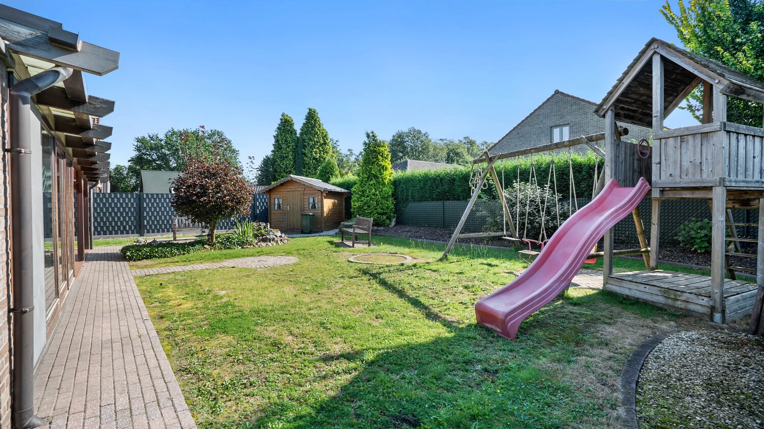 Bungalowwoning in doodlopende straat vlakbij centrum Genk 