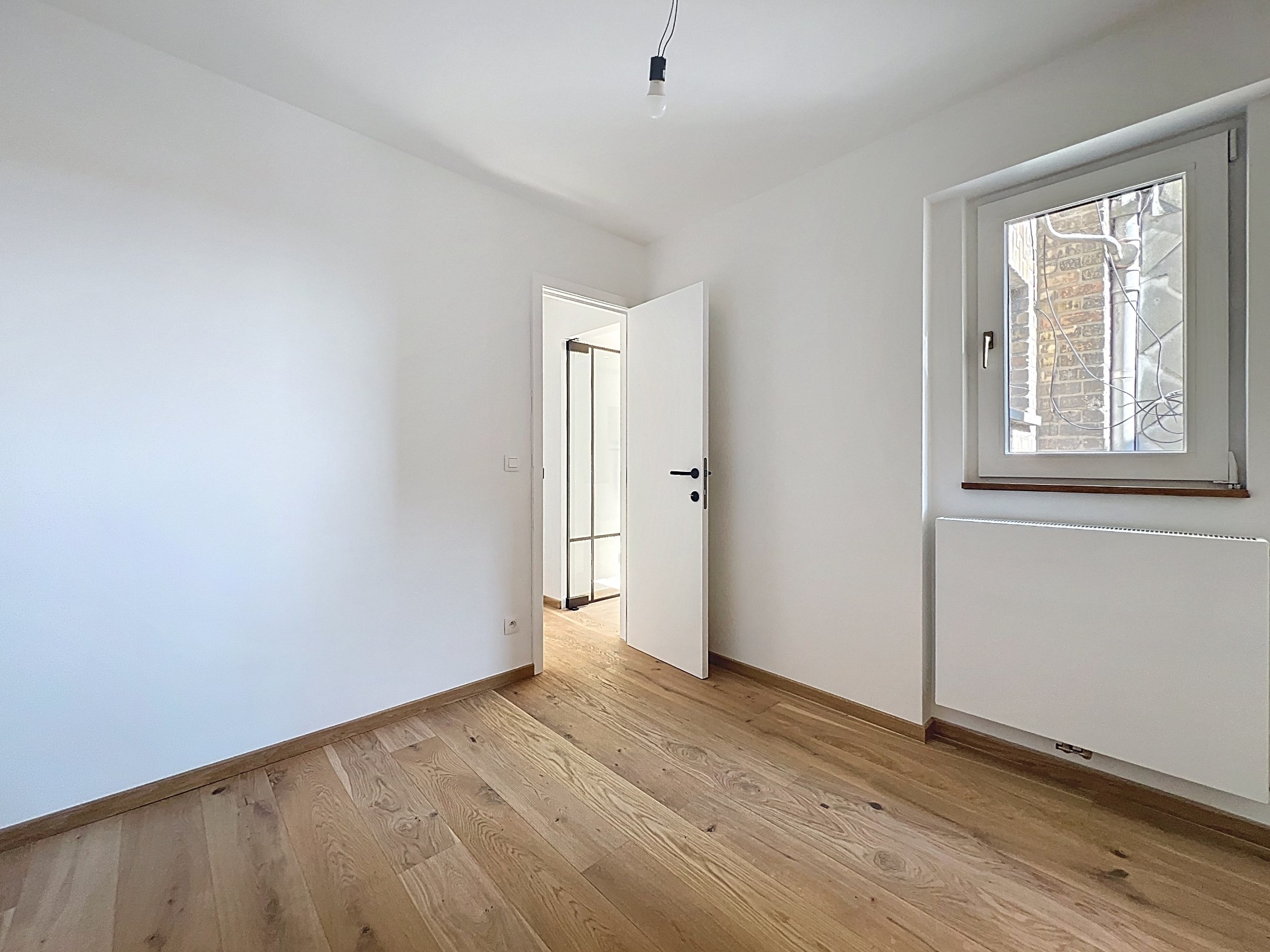 Volledig gerenoveerd appartement met 1 slaapkamer te koop gelegen te Heist. 