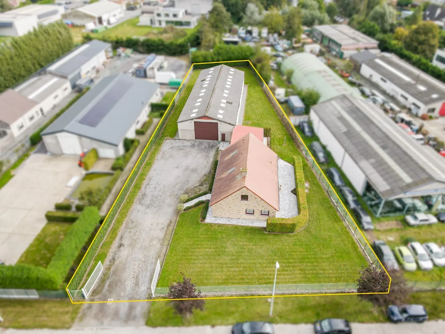 Ruime loods met gelijkvloerse woning
