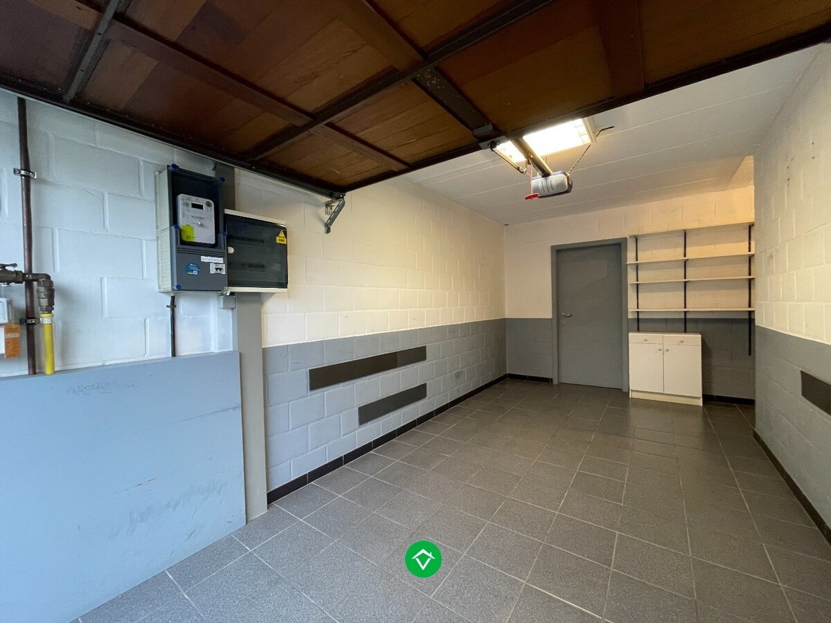 Centraal gelegen woning met 3 slaapkamers, garage en tuin te centrum Roeselare! 