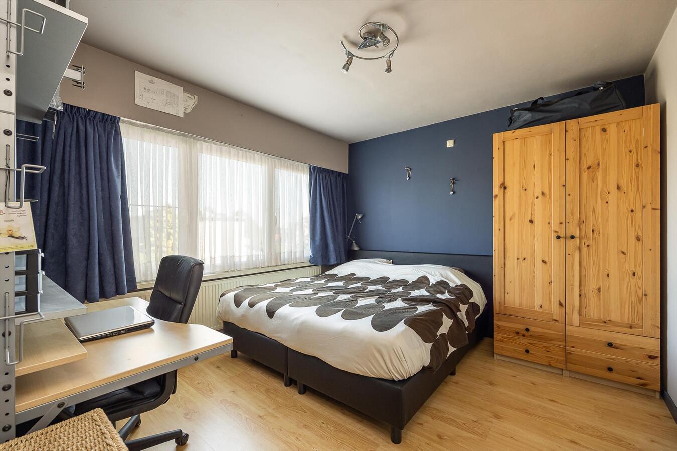 Zeer ruime bel-&#233;tage woning in een rustige woonwijk! 