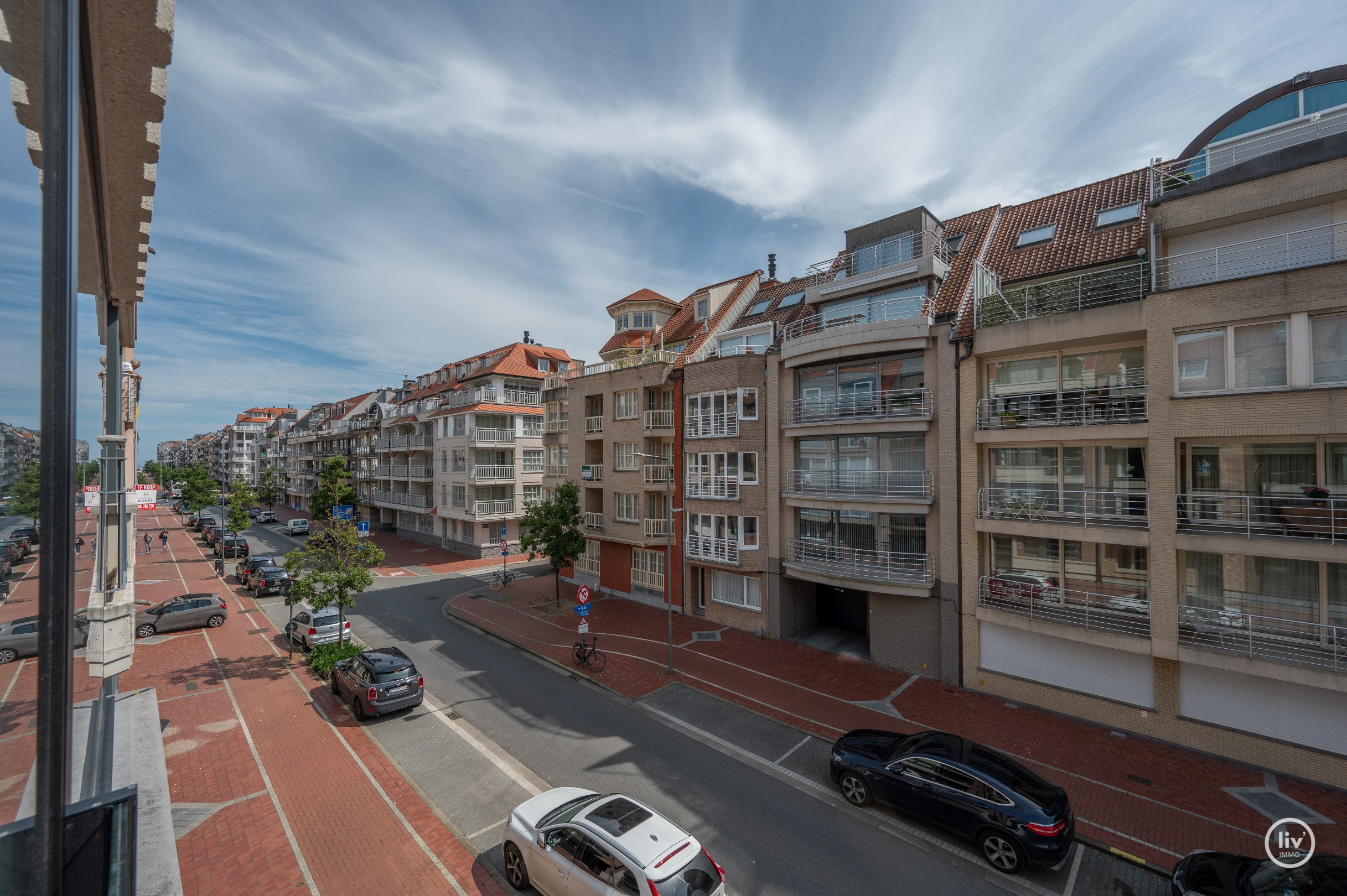 Appartement r&#233;nov&#233; avec 3 chambres situ&#233; sur l&#39;avenue Paul Parmentier &#224; Knokke, &#224; proximit&#233; de l&#39;avenue Lippens. 