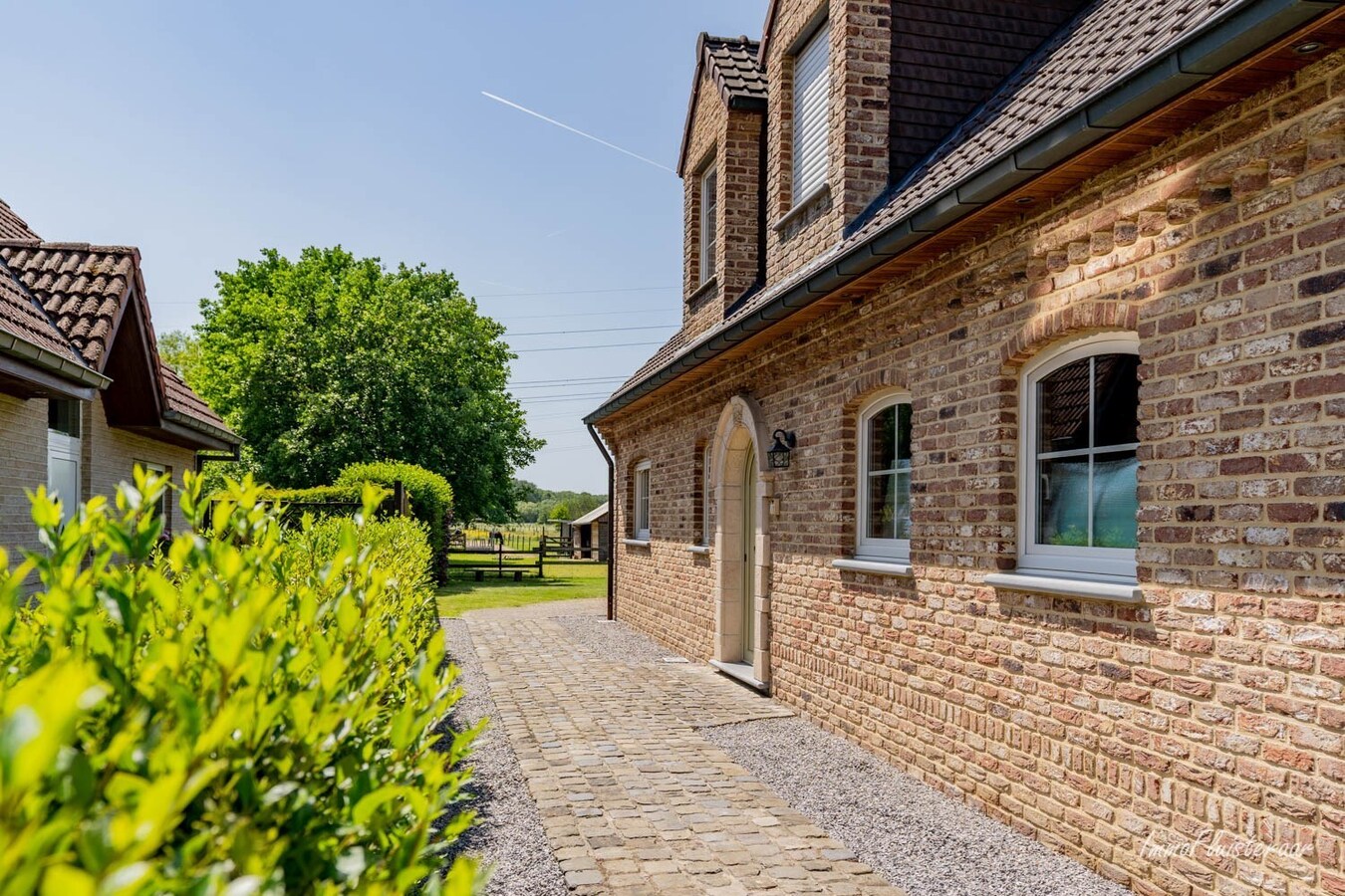 Aantrekkelijke villa met achterliggend weiland op ca. 66a te Zemst (Vlaams-Brabant) 