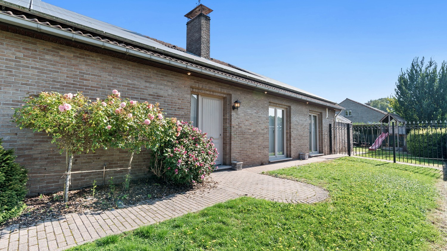 Bungalowwoning in doodlopende straat vlakbij centrum Genk 