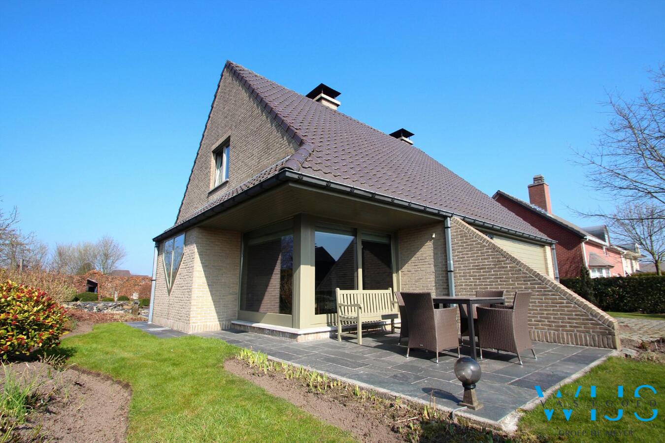 Prachtige instapklare tot in de puntjes onderhouden woning te Wachtebeke ! 