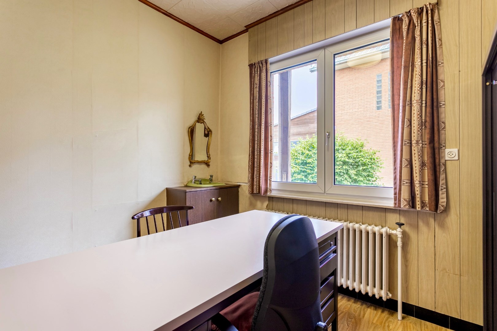 Woning met 2 (mogelijk 3) slpk. , tuin en inpandige garage 