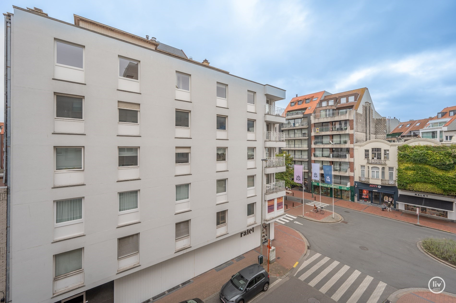 Gemeubeld- Modern gerenoveerd 1 slaapkamer appartement gelegen in de centrum van Knokke. 