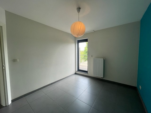 Centraal gelegen appartement met 2 slaapkamers en een garagebox te Geel! 