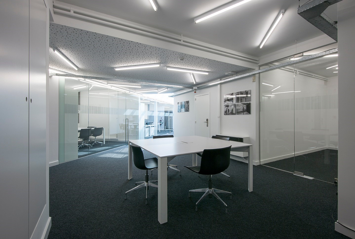 Instapklare kantoorruimte  (32 m&#178;) met parking en alle faciliteiten inclusief, Torhout. 