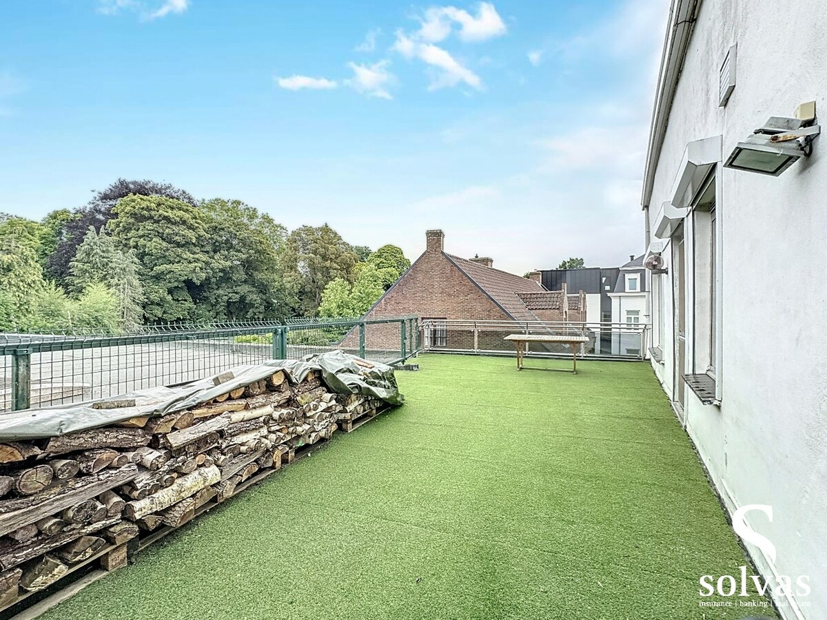 Ruim duplexappartement met terras en garage in centrum Zomergem 