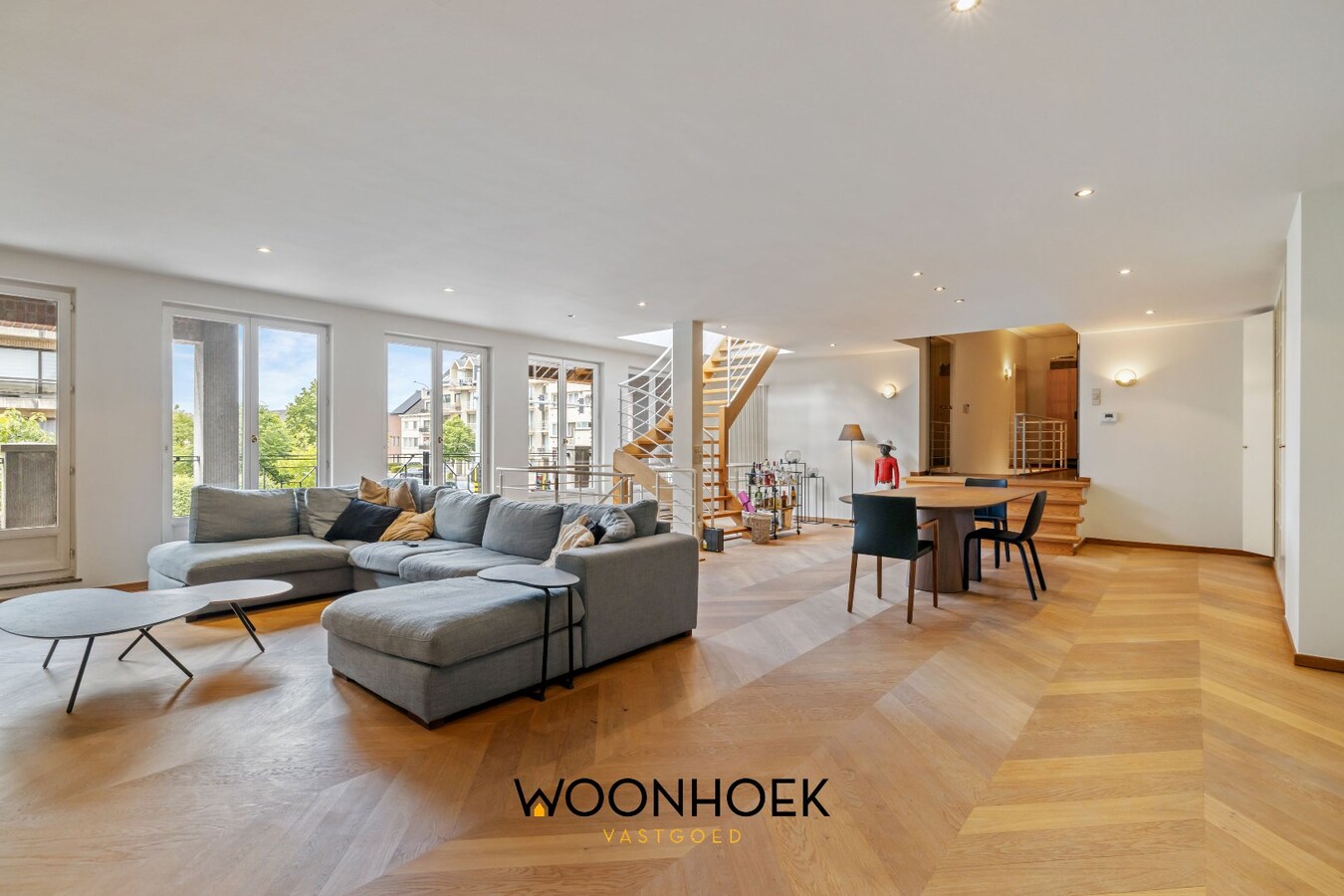 Centraal gelegen woning met handelsruimte te Lokeren 