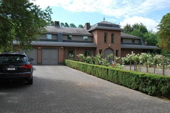 Luxueuze villa op ca. 6,8 ha met paardenaccommodatie 