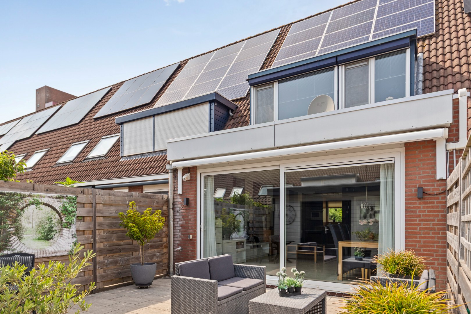 Energiezuinige eengezinswoning energielabel A, met 4 slaapkamers, uitgebouwde woonkamer, 12 zonnepanelen, vloerverwarming en gelegen op eigen grond. 