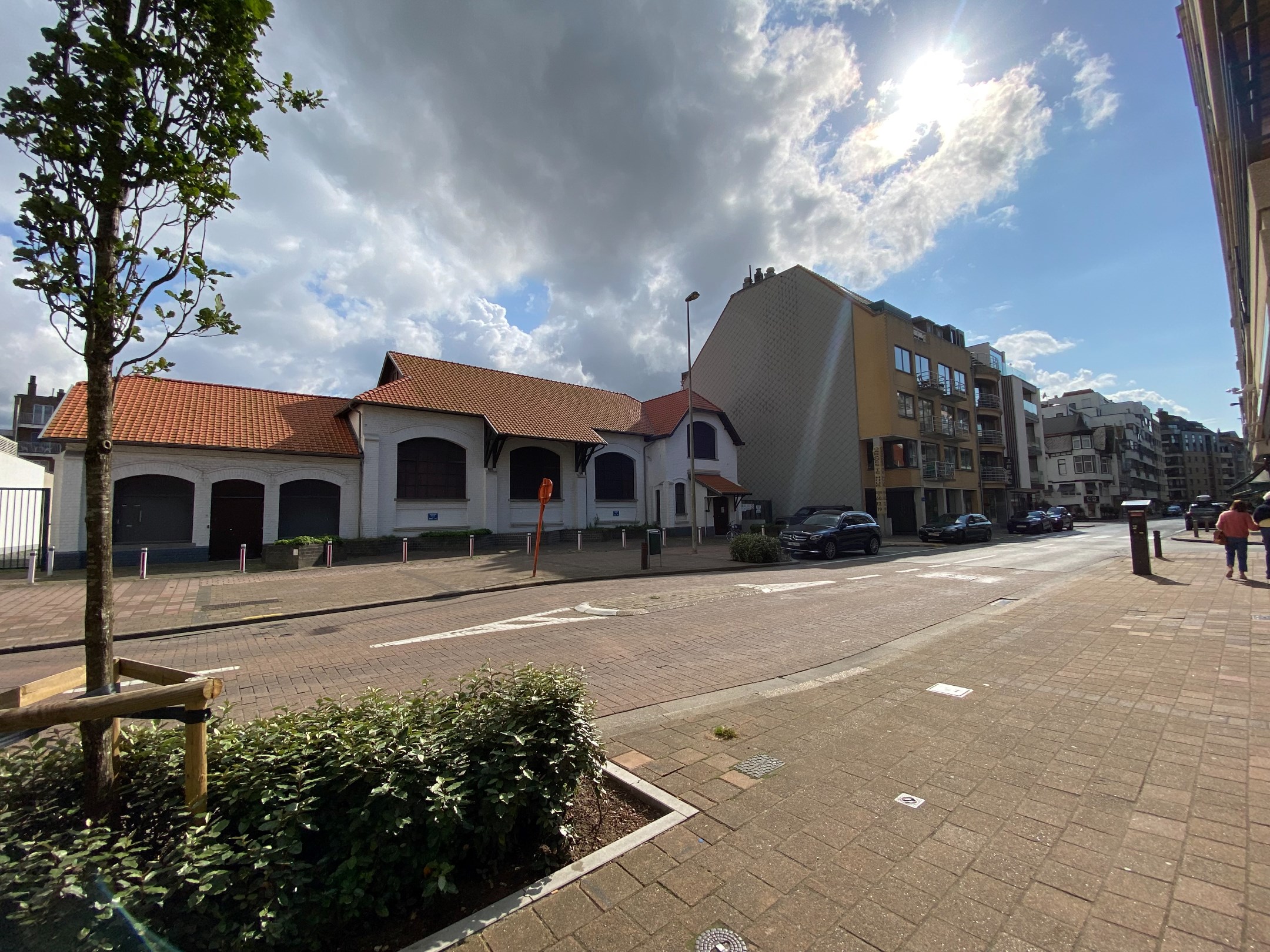 Handelspand momenteel ingericht als traiteurzaak op wandelafstand van de Zeedijk-Alberstrand. 