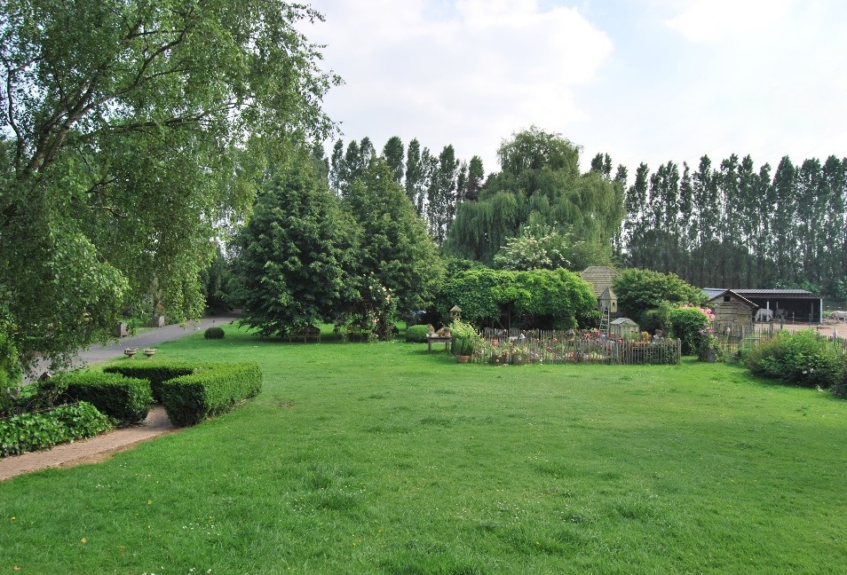 Villa op ca. 1,3ha aan de Leie te Petegem-aan-de-Leie 