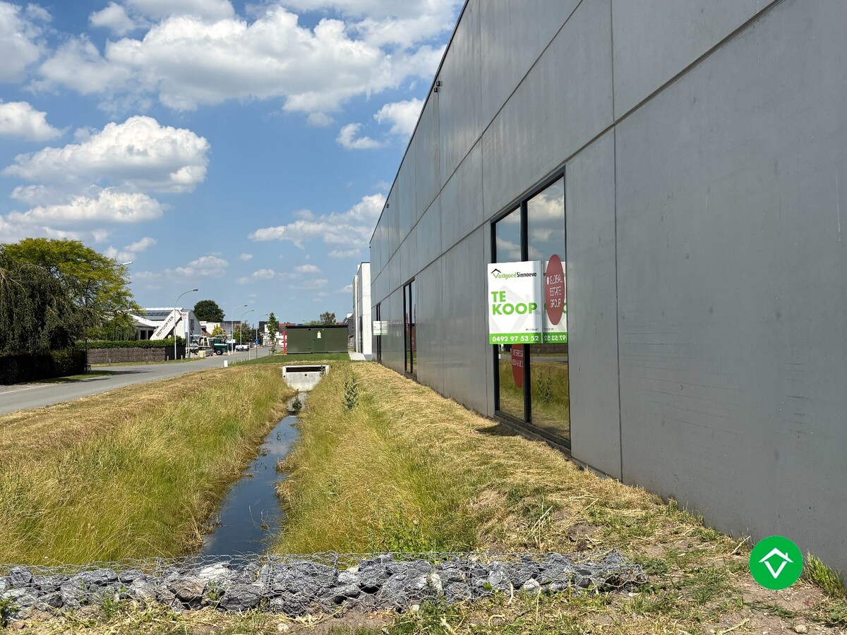 Loods te koop – 225 m&#178; met 3 parkeerplaatsen inbegrepen op de industriezone te Ichtegem 