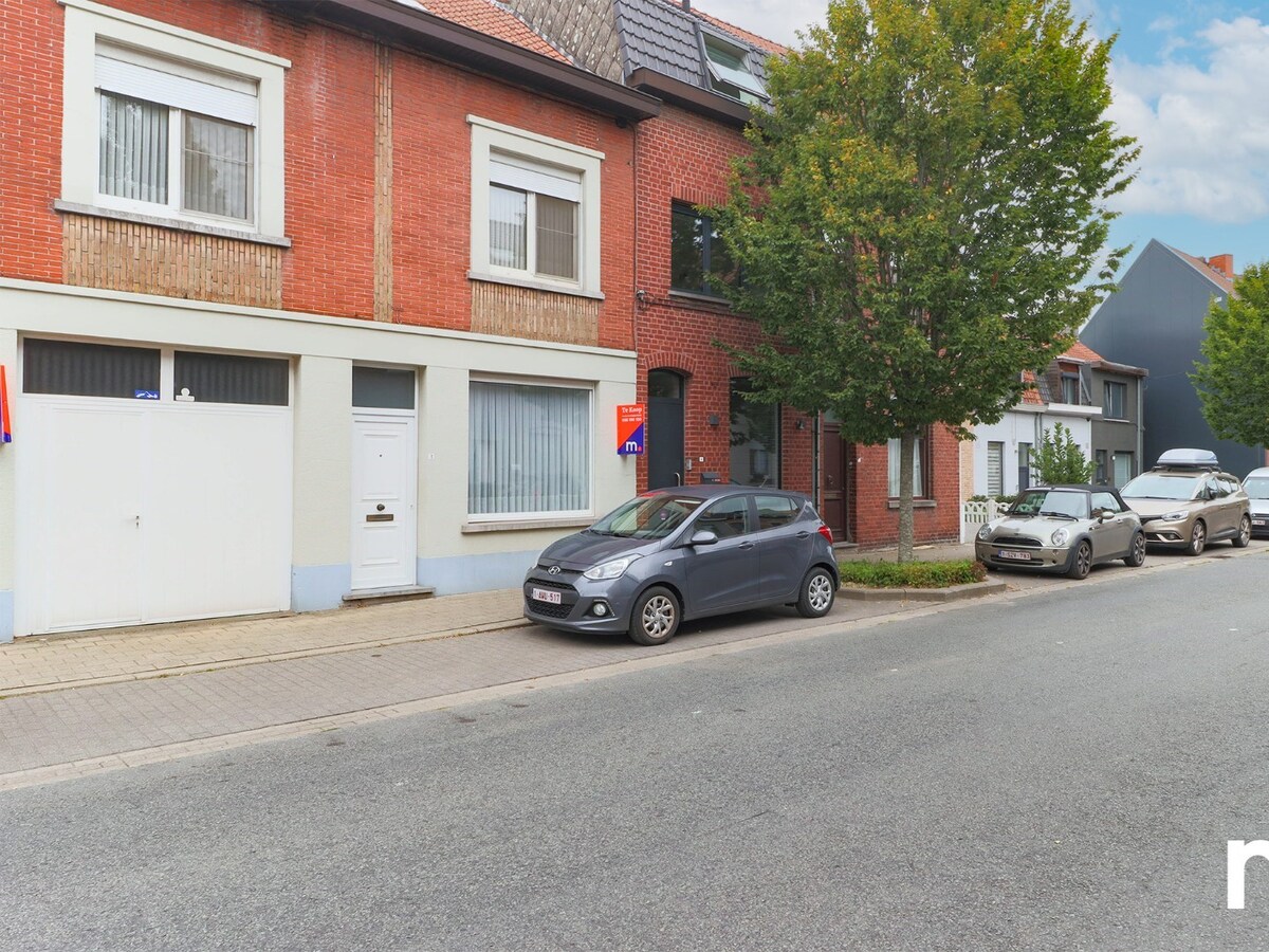 Ruime woning met inpandige garage en 3 slaapkamers te Kortrijk ! 