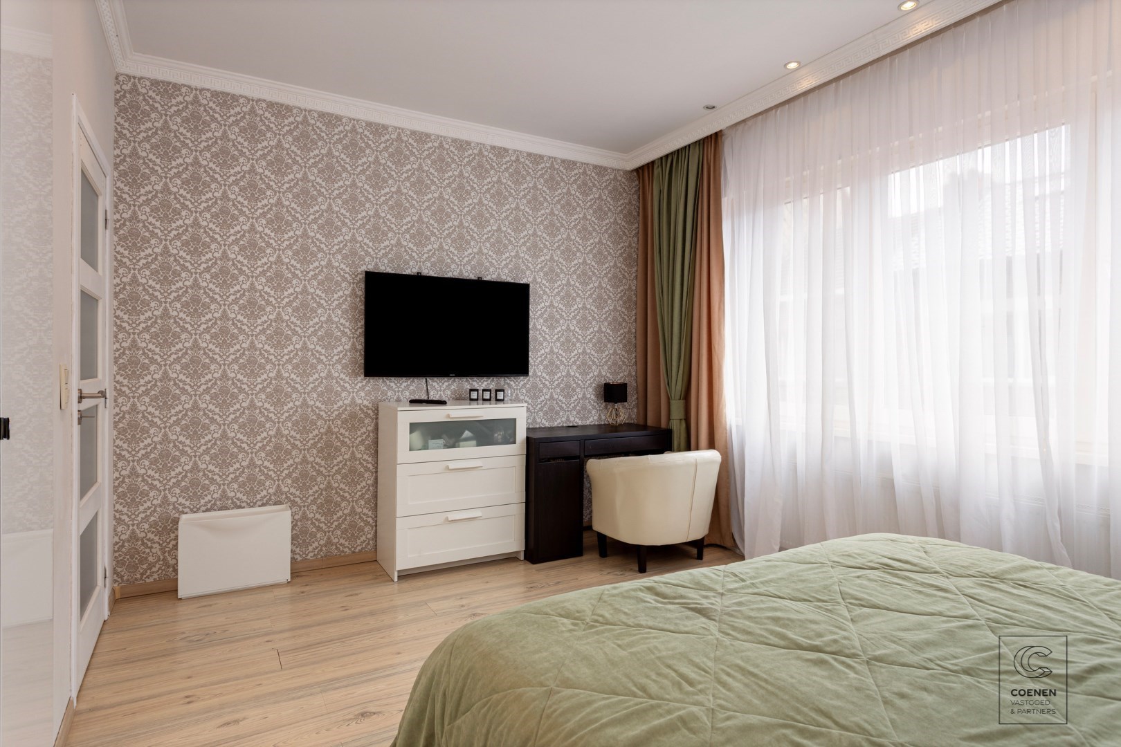 Ruime woning met 5 slpk&#39;s en een bew opp van 155 m&#178; op zeer centrale ligging te Merksem 