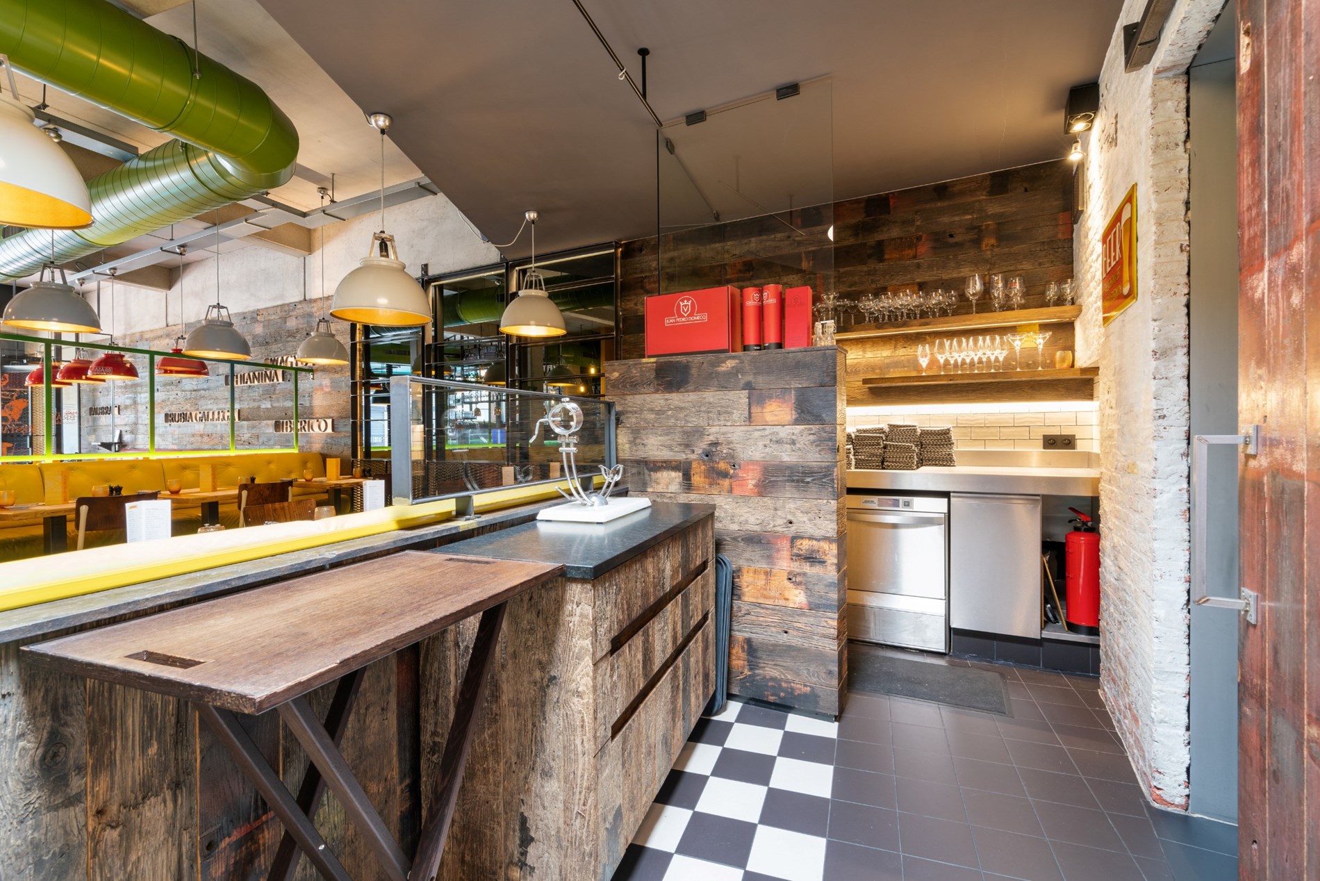 Handelspand te huur – Instapklaar restaurant (volledig uitgerust) in centrum Knokke. 