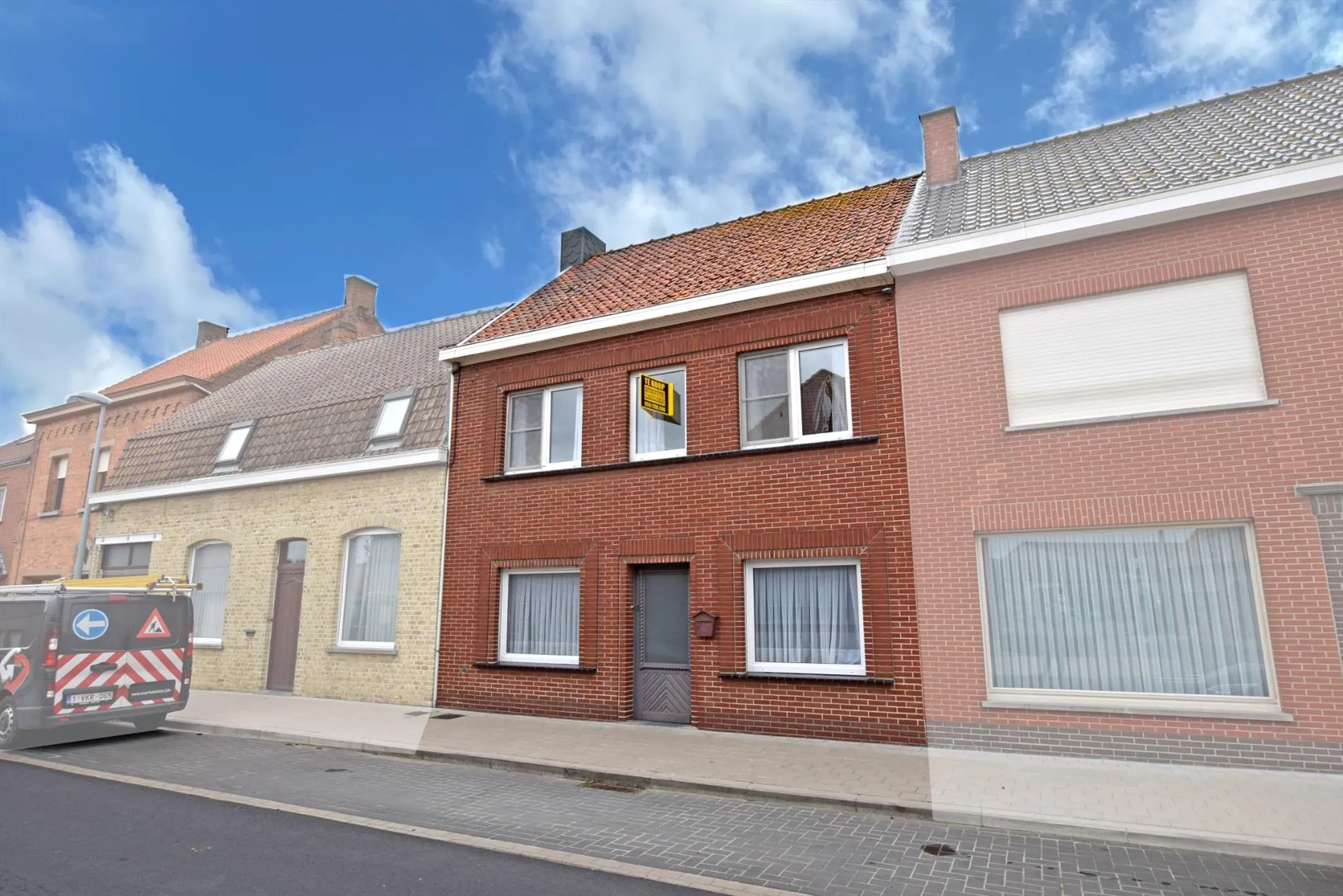 Verrassend ruime woning met veel potentieel te Bikschote!