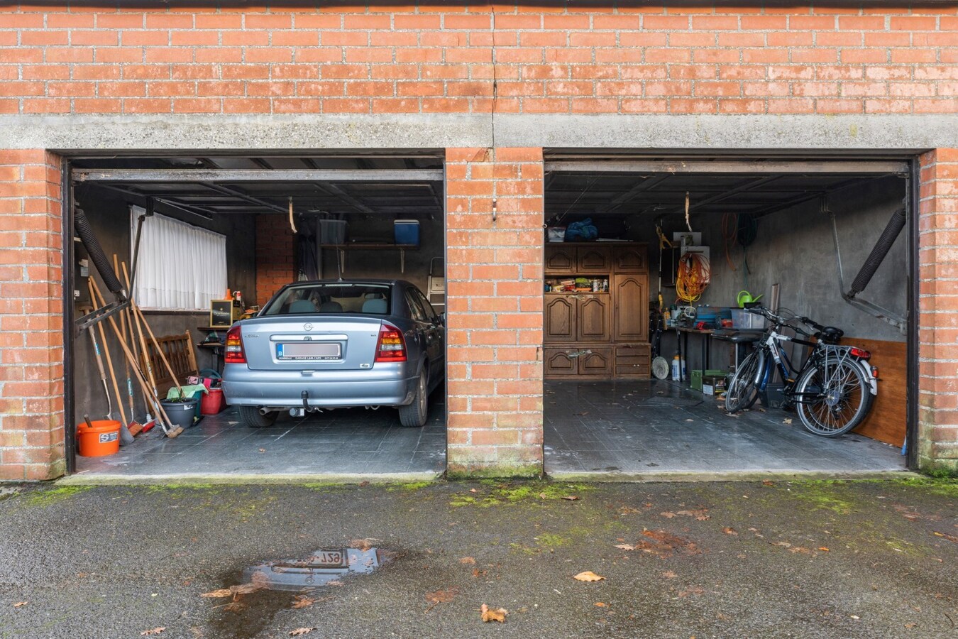 Woning met 4 slaapkamers en 2 garages te Koekelare 