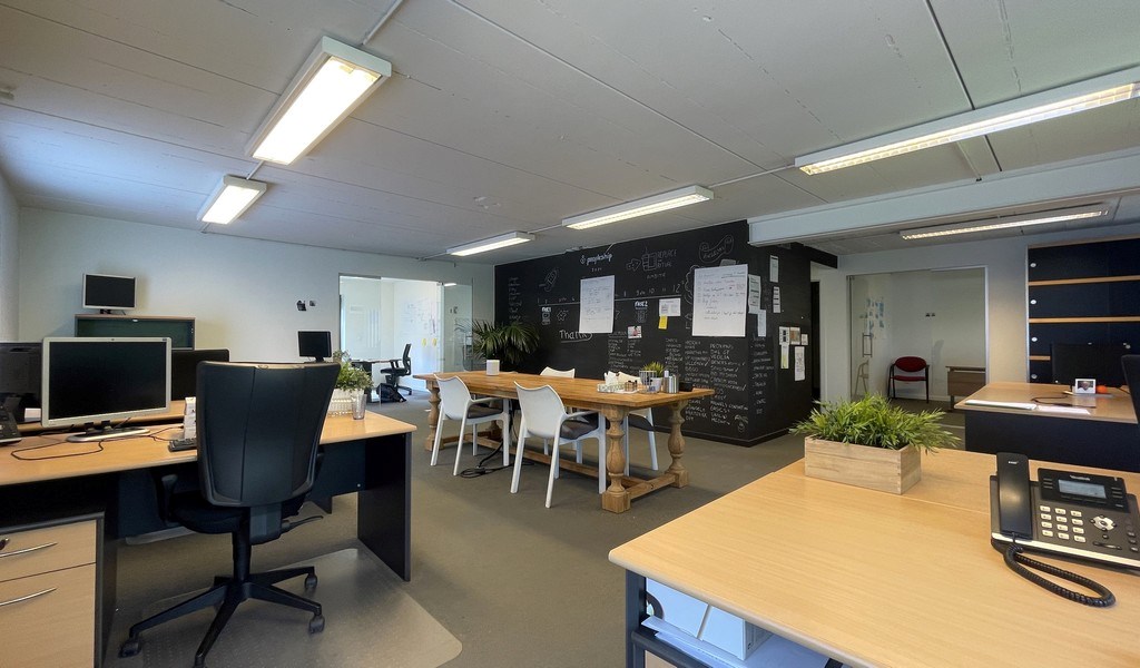 Recent gerenoveerd kantoorgebouw te huur in Mechelen