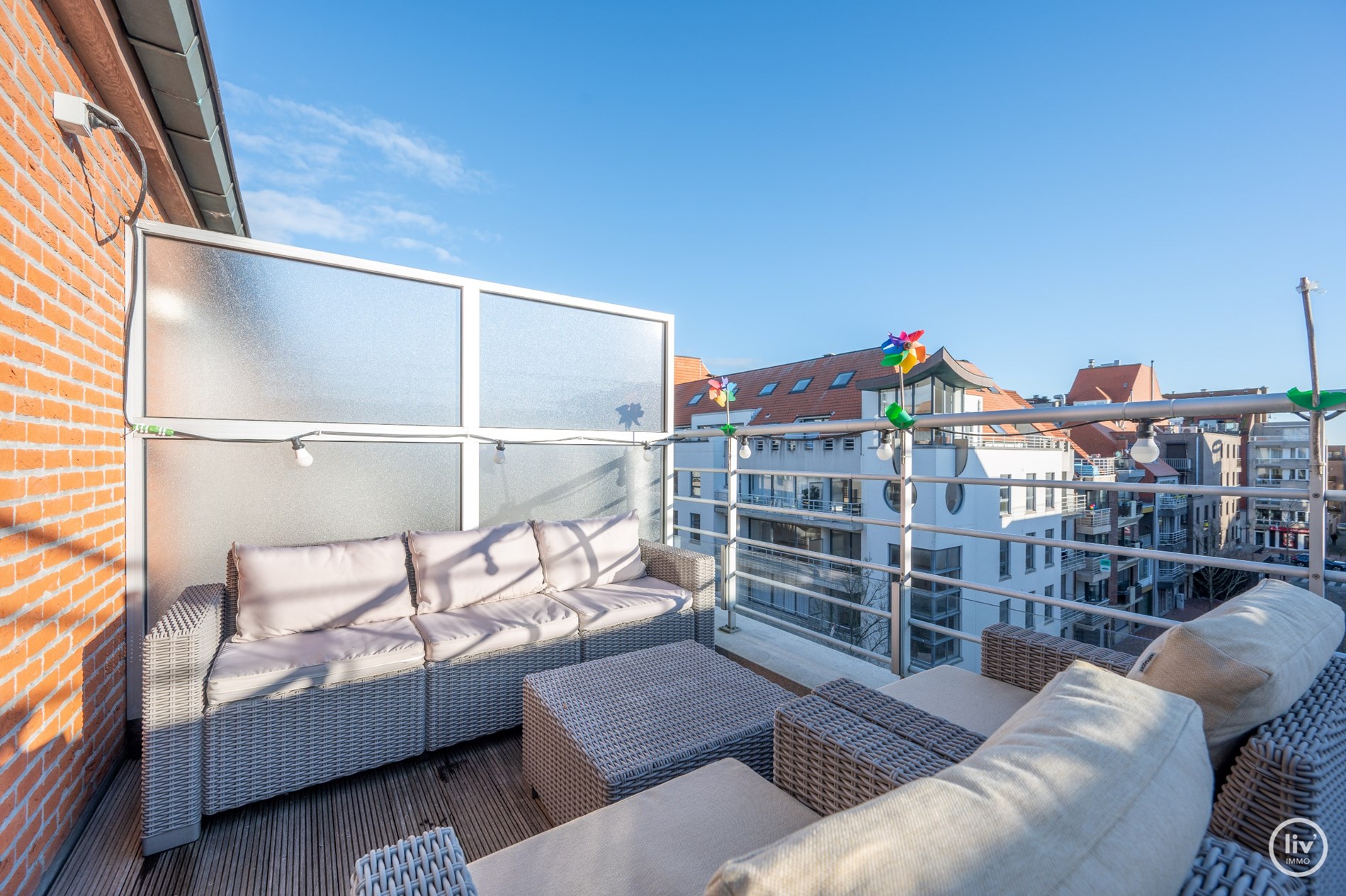 Appartement spacieux avec 3 chambres et 2 salles de bains &#224; Knokke avec vue d&#233;gag&#233;e sur la rue. 