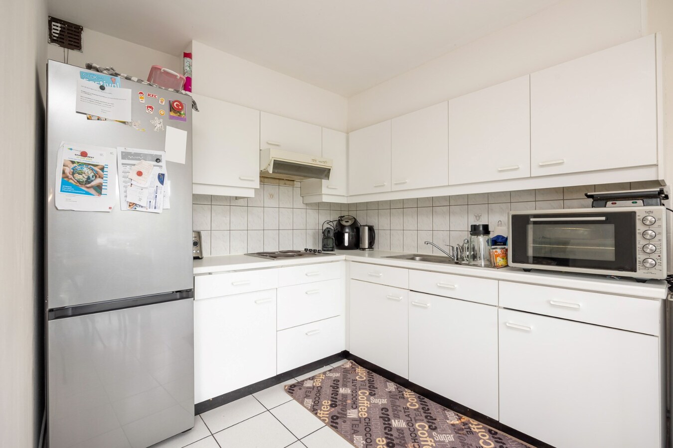 Opbrengsteigendom met 5 appartementen en 3 garages 