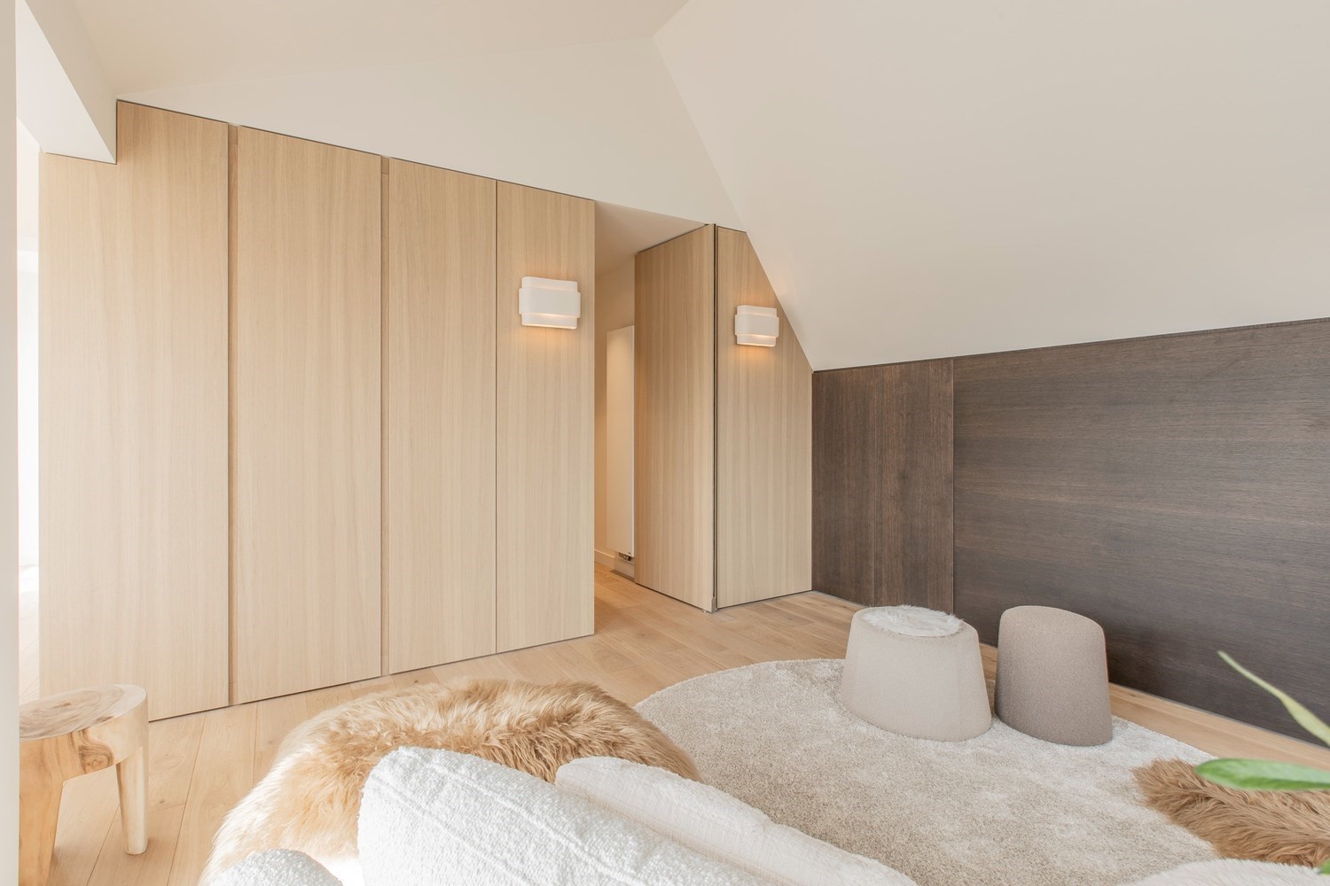 Lichtrijk penthouse appartement met aangename zonneterrassen op amper 50m wandelafstand van de Zeedijk-Albertstrand. 