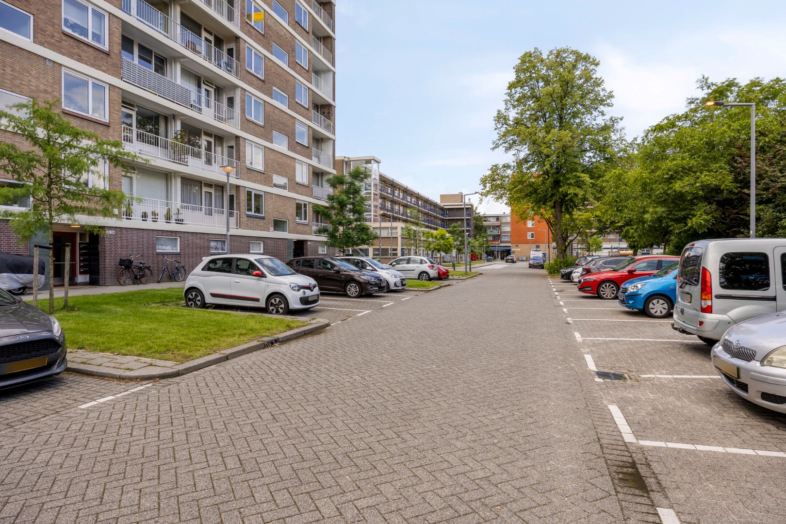 Leuk 3-kamer appartement op de bovenste verdieping, met prachtig uitzicht vanaf maar liefst 2 balkons! 