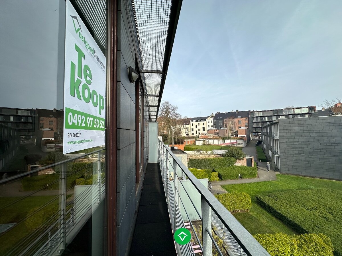 Appartement met 2 slaapkamers, 2 zonneterrassen en een autostandplaats in centrum Gent 