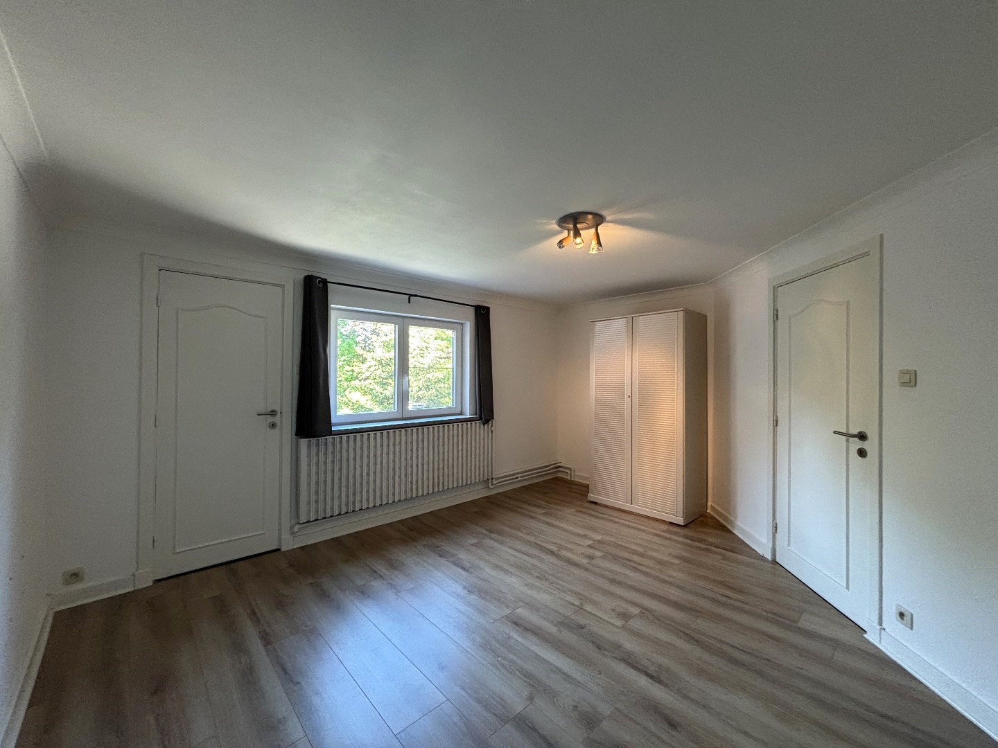 Instapklare duplex met 3 slpk. &amp; ruim terras (100 m&#178;) in hartje Neerpelt 