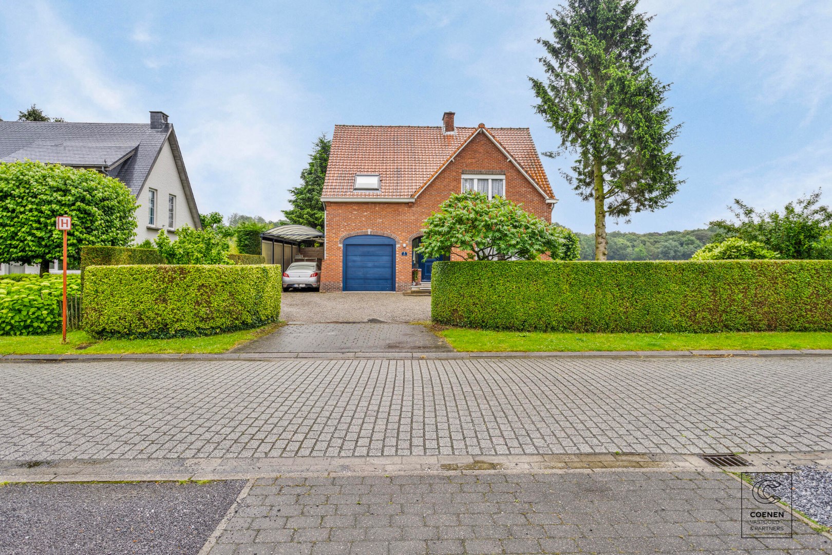 Ruime woning met bew. opp. van 250 m&#178;, 4 slpk&#39;s op 1405 m&#178; op een schitterende locatie te Wijnegem! 